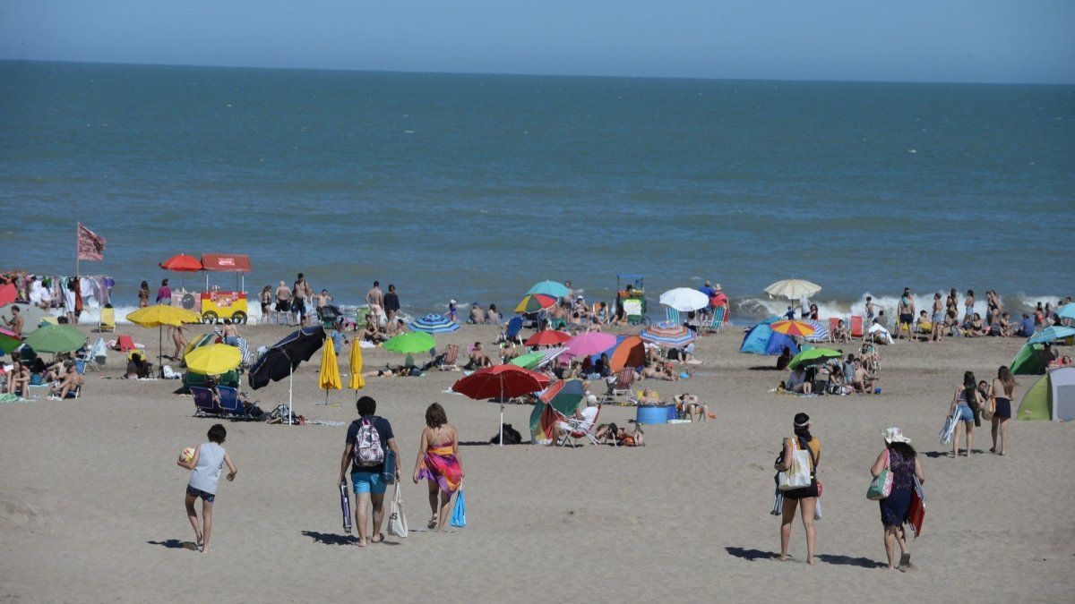 Verano en Villa Gesell: Mar de las Pampas, Mar Azul y LasGaviotas son las localidades más apacibles del partido de Villa Gesell, donde prevalecenlos pinares, las playas amplias y las propuestas culturales.&nbsp;