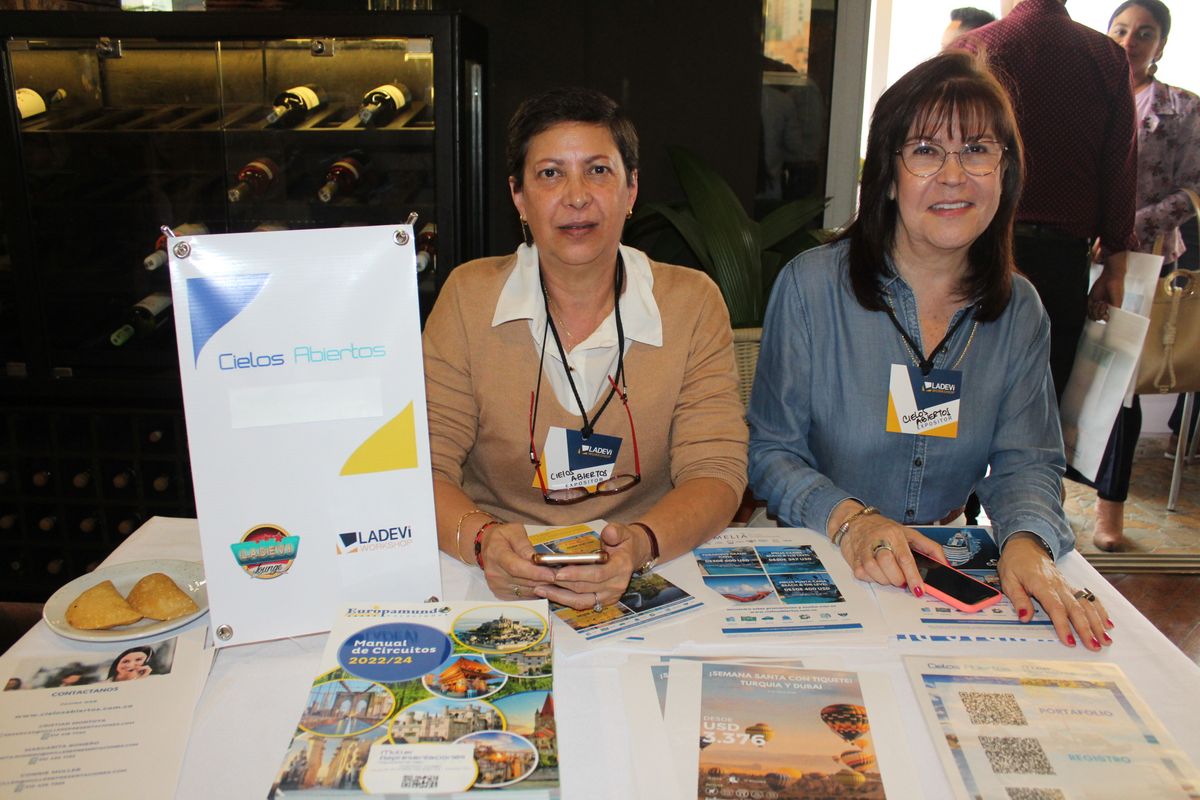 Equipo comercial de Cielos Abiertos en el Workshop de Ladevi en Medellín.