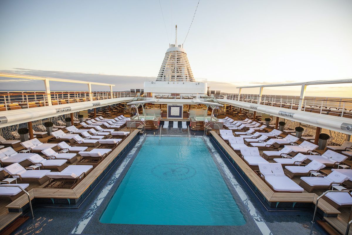 Entre los servicios de Regent Seven Seas se destaca acceso ilimitado a interent, gastronomía gourmet y traslados terrestres.