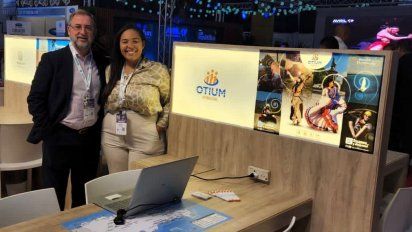 César Gonzalez, presidente y fundador de Otium International, y Arline María.