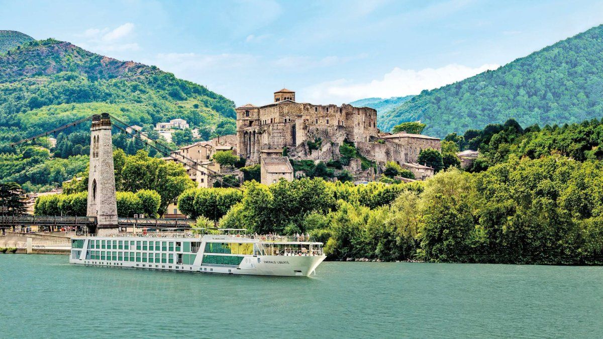 Emerald Cruises proponeun viaje de lujo por Europa, con salida el 3 de abril de 2027.&nbsp;