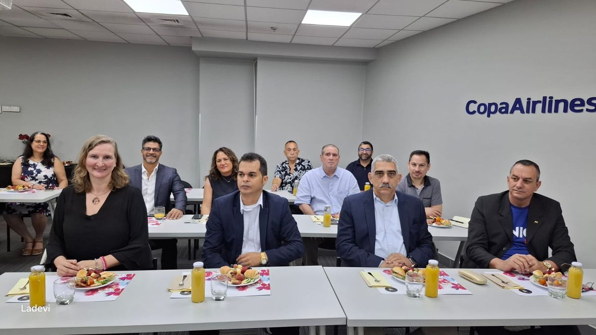 Representantes de turoperadores, hoteles y autoridades de Cuba se reunieron en la oficina de Copa Airlines. - Ladevi Medios y Soluciones Representantes de turoperadores, hoteles y autoridades de Cuba se reunieron en la oficina de Copa Airlines.
