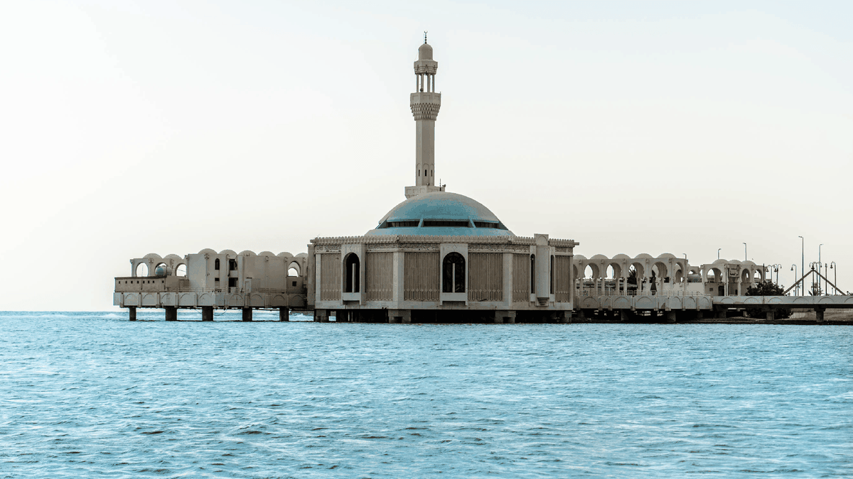 Arabia Saudita ofrece la mejor experiencia para cada tipo de viajero, desde exploradores intrépidos hasta aficionados a la historia, los amantes de la cultura, aventureros, empresarios y aquellos que simplemente desean pasar su tiempo relajándose en un entorno de lujo.