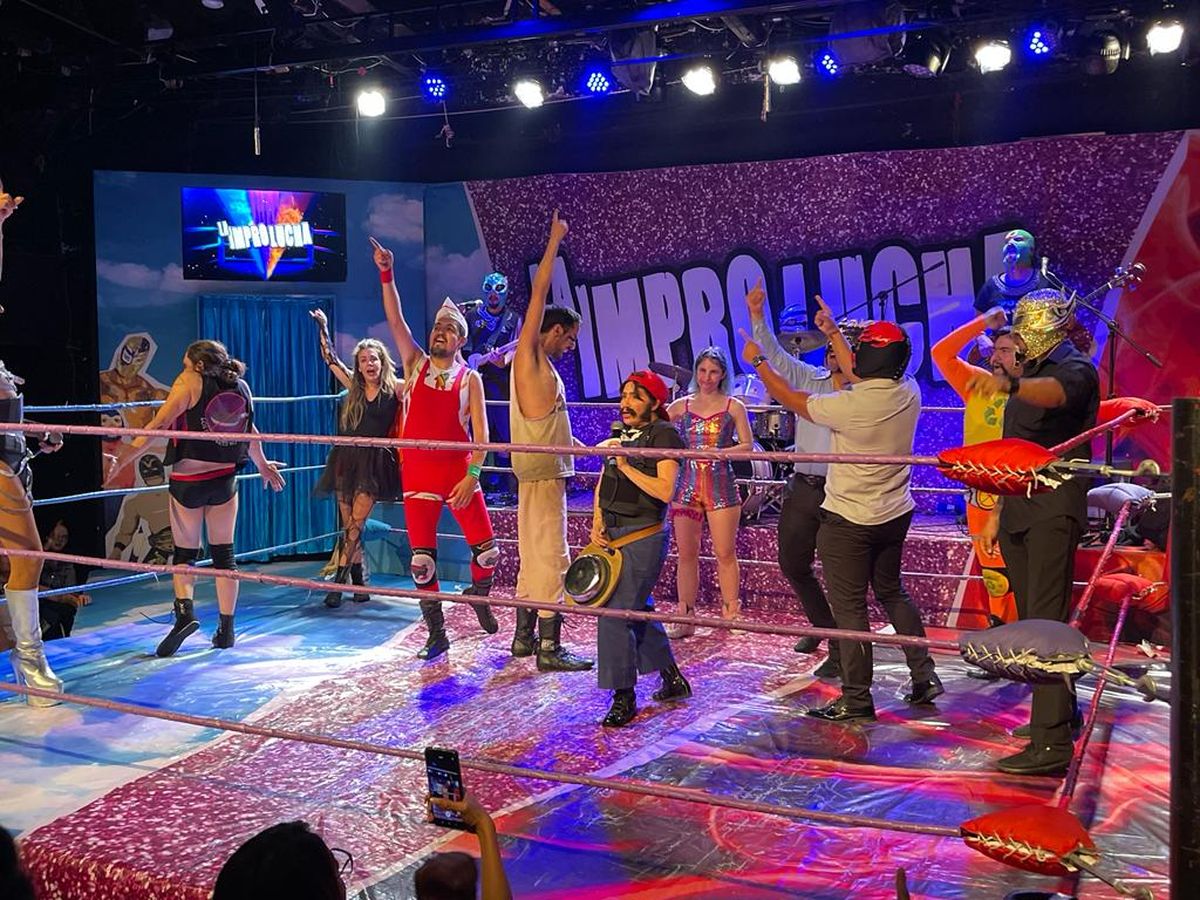 Pe-Tra Operadora invitó a sus socios comerciales más relevantes a disfrutar del espectáculo Impro Lucha, en el Foro Shakespeare.