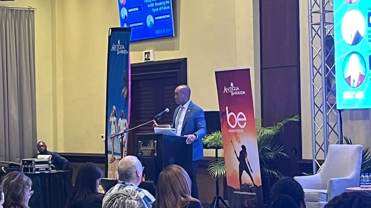 Sanovnik Destang, President, Caribbean Hotel and Tourism Association and Executive Director, Bay Gardens Resorts, en el Foro de Turismo del Caribe, organizado por la CHTA, en el inicio del Caribbean Travel Marketplace en Antigua y Barbuda.