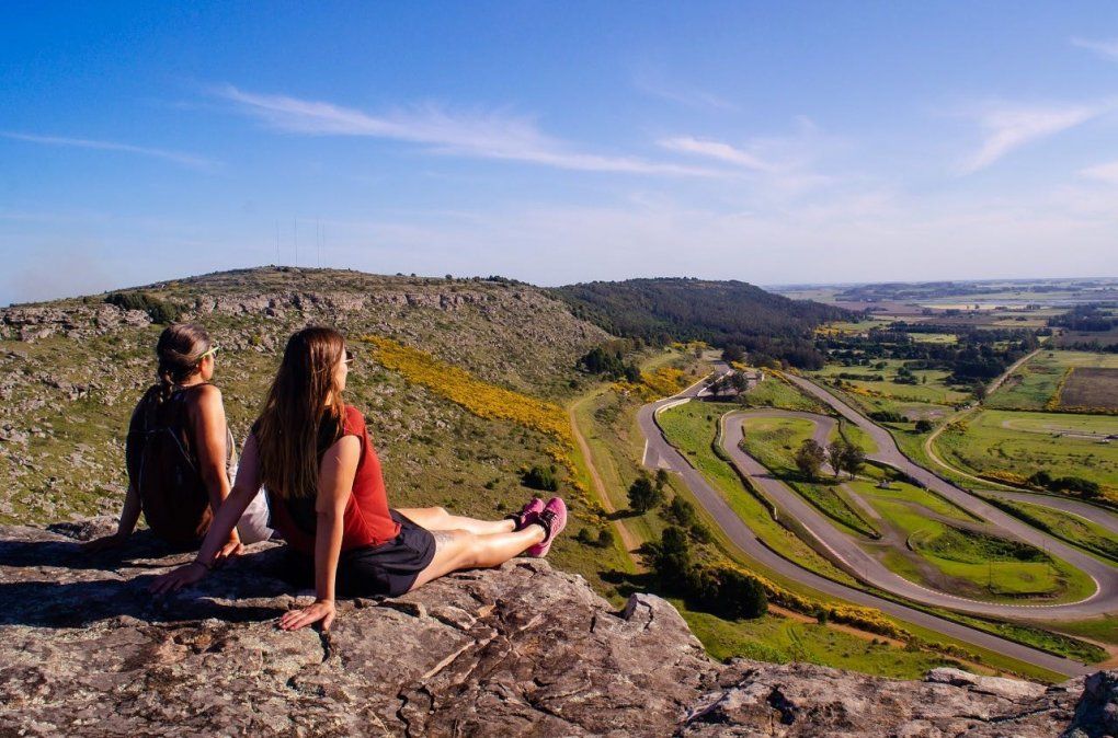 En la provincia de Buenos Aires Balcarce invita a la aventura, a conocer el legado de Fangio y a disfrutar del famoso postre.