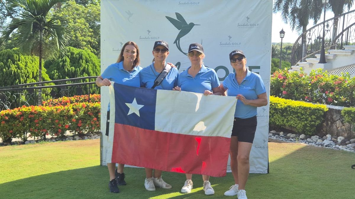 Isabel Velasco, de MundoTour, Paula Herman, Darla Amunátegui y Roberta Fassino, de Travel Security. 