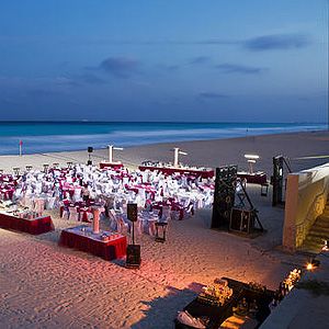 Algunos huéspedes celebran importantes eventos como su propia boda en las instalaciones de Meliá, rodeados de un entorno paradisíaco.