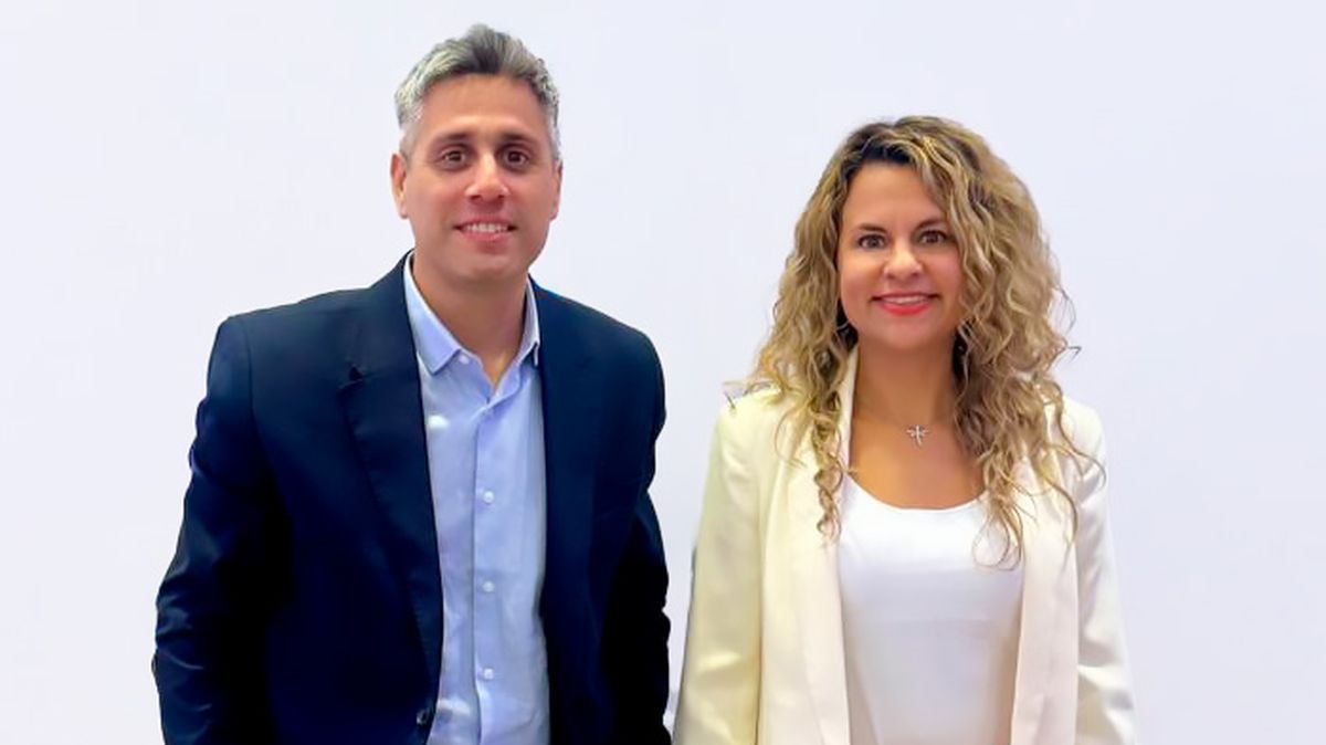 Coris: Leandro Cardozo, gerente comercial AMBA, y&nbsp;Silvana Carbonell, gerente comercial Interior.