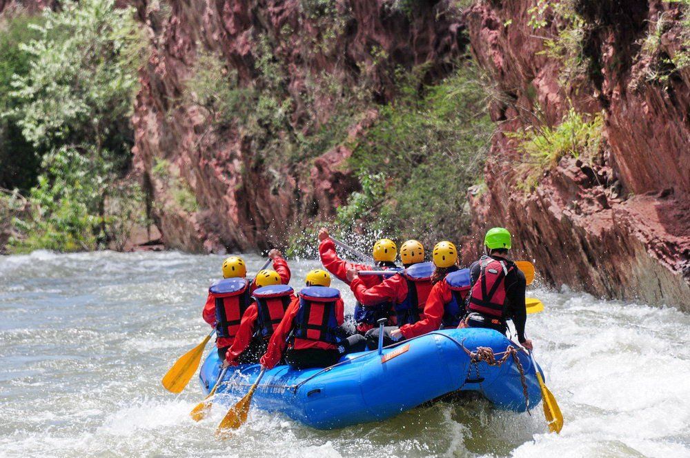 Salta Rafting comenzó a prestar sus servicios en 1997 de la mano de un apasionado de los deportes de aventura: Alberto Grillo Barthaburu.
