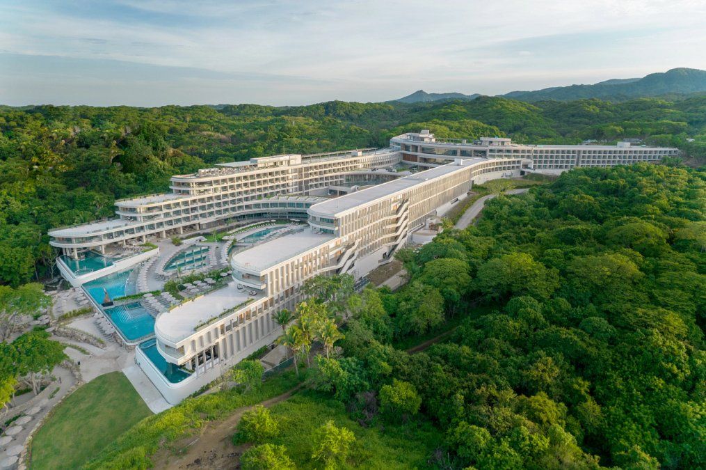 Vista a&eacute;rea de Dreams y Secrets Bah&iacute;a Mita Surf & Spa de AMR Collection.