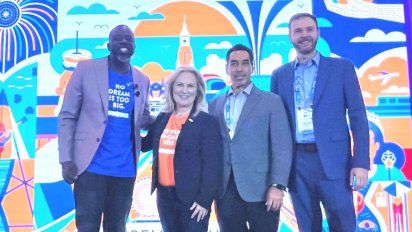 Directivos de Visit Orlando y Aviareps.