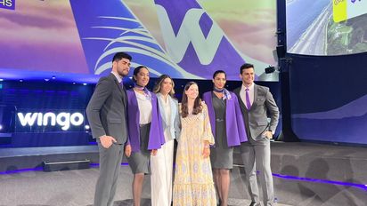 Wingo presentó los nuevos uniformes para la tripulación de cabina, diseñados por estudiantes universitarias.