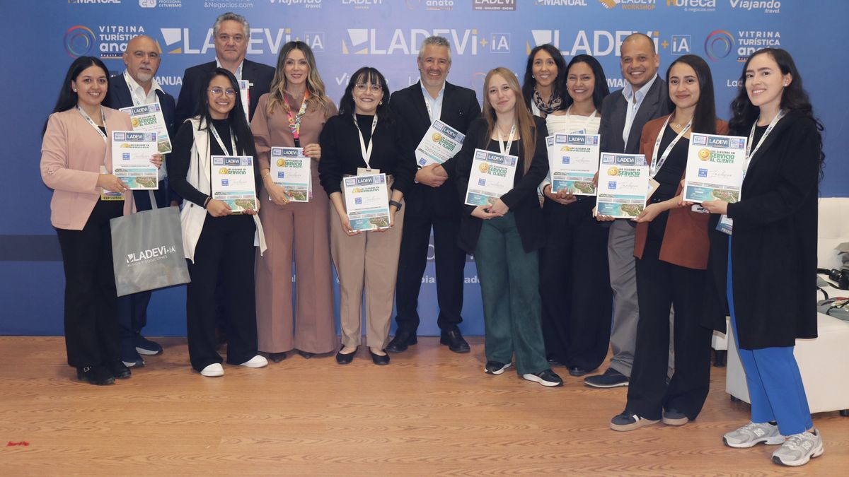 Equipo de Ladevi Medios y Soluciones en la Vitrina Turística Anato 2026.