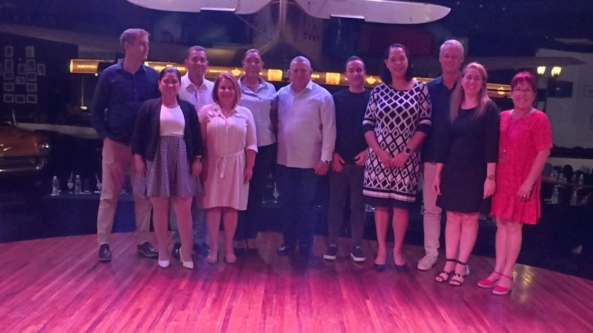 Autoridades, directivos y profesionales del Ministerio de Turismo de Cuba, de Meliá y de Ola.