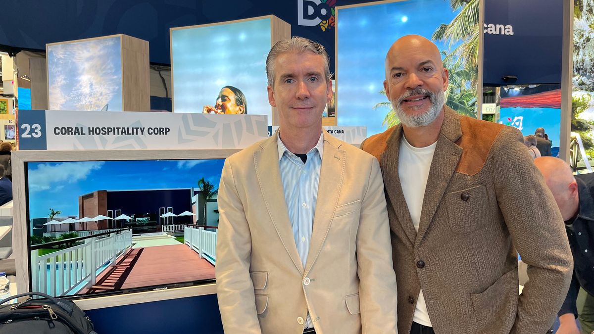 Ricardo Felip, vicepresidente de Coral Hospitality Corp, junto a Ramón Tejeda, director de Mercadeo y Ventas.