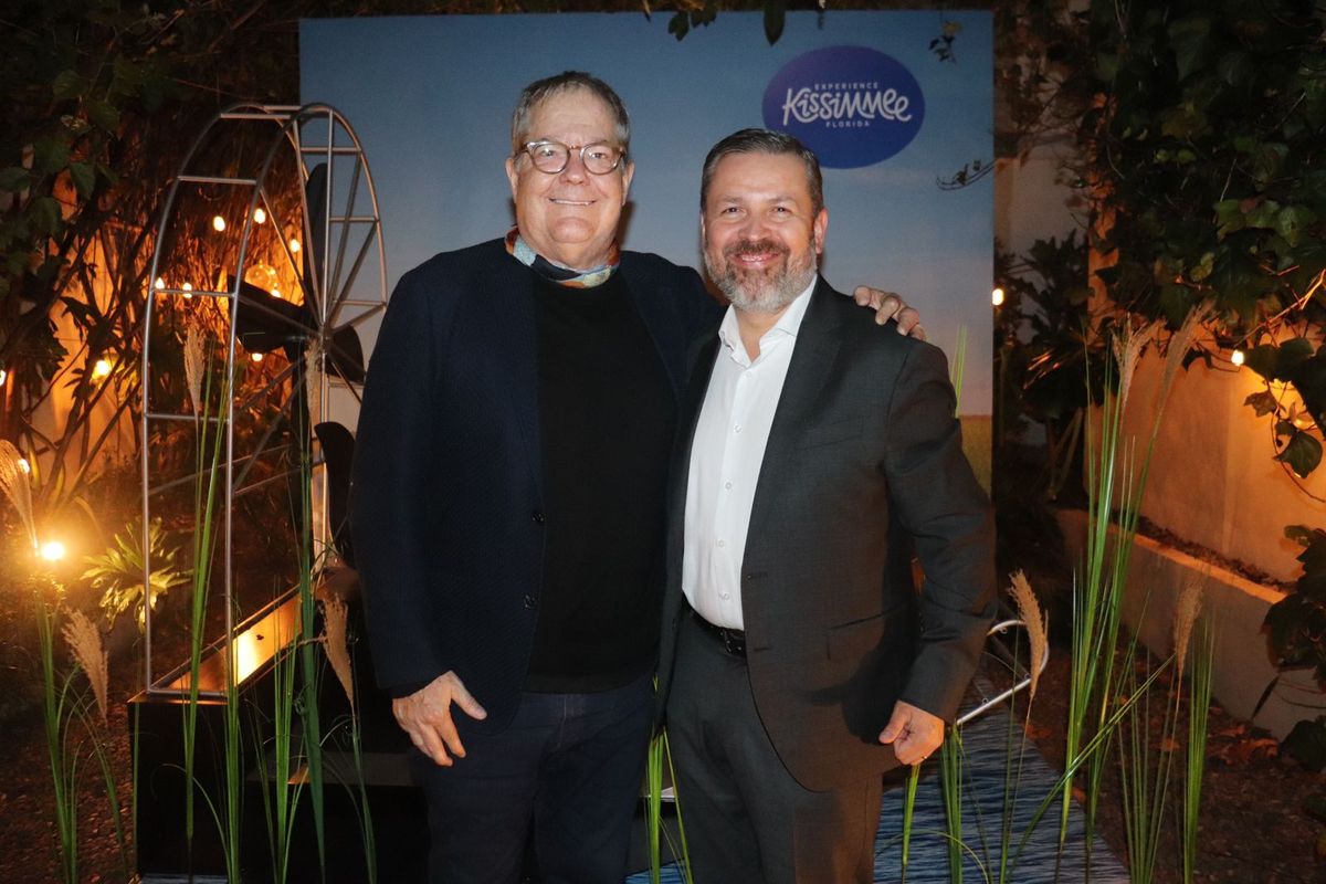 DT Minich presidente y CEO de Experience Kissimmee y Carlos Valbuena gerente general de Aviareps.