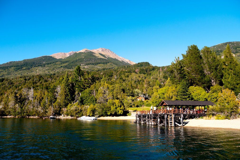 La playa está dentro del Parque Nacional Los Alerces de la Patagonia argentina.