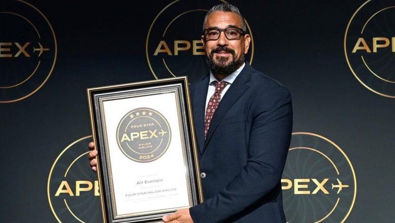 Alexis Capdevila, jefe de Entretenimiento a Bordo y Conectividad de Air Europa, recibió la distinción en nombre de la aerolínea.