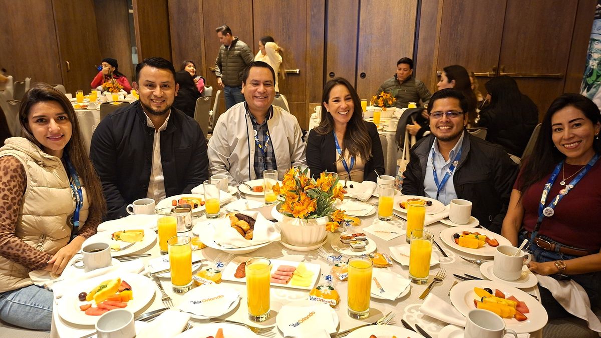 El equipo de CTM Tours participando del Orlando Day. El equipo de CTM Tours participando del Orlando Day.