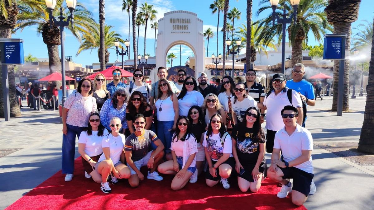 Agentes de viajes invitados por Universal Destinations & Experiences en Universal Studios Hollywood.