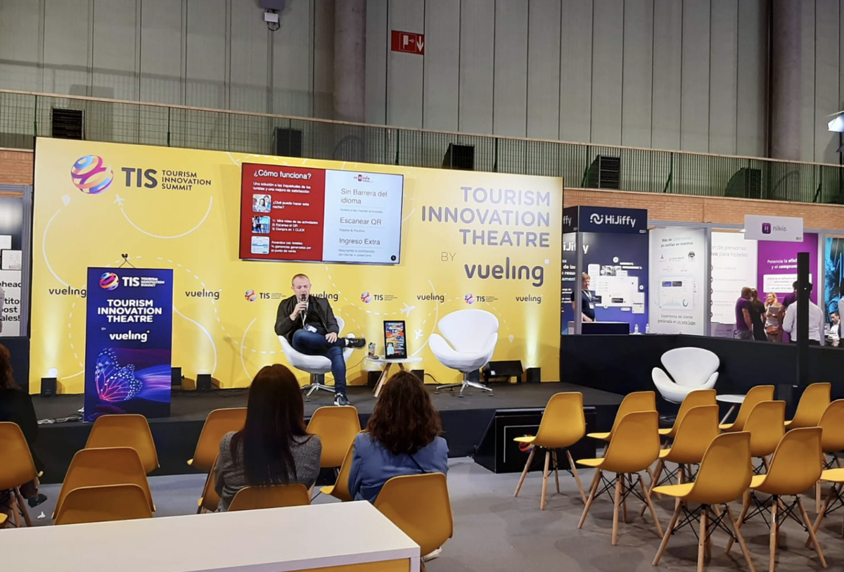 Espacio de conferencias Vueling dentro del TIS 2023.
