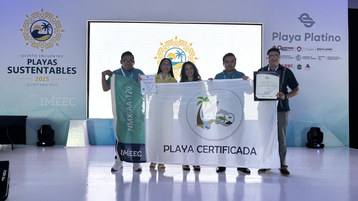 Equipo de Bahia Principe recibió el reconocimiento de mano de autoridades regionales y nacionales.