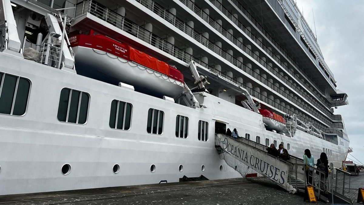 Crucero MS Marina de Oceania Cruises inició un circuito de 19 días que va desde San Antonio hasta el Cabo de Hornos, para luego subir por el Atlántico hasta Buenos Aires.