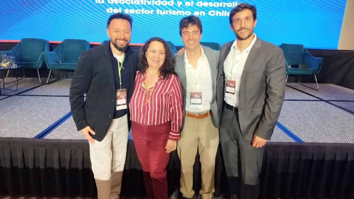 Matias Arraga de Assist Card; Lorena Arriagada, secretaria general de Achet, Sebastián Brass y Nicolás Yanielli de Achet.