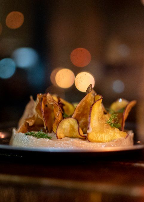 COCU Boulangerie propone en Buenos Aires un Paté de ave con chutney de peras y su tradicional Boeuf bourguignon.