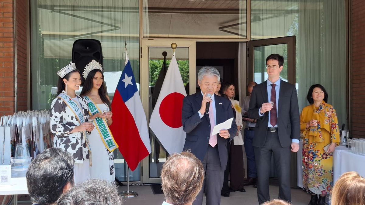 Japón: Kenko Sone, embajador de Japón en Chile, junto a Carlos Olivos, subsecretario (s) de Turismo