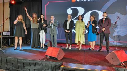 El equipo de Air Canada en Chile celebró los 20 años de la aerolínea en el país.&nbsp;