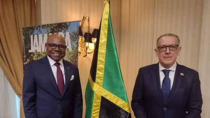 Edmund Bartlett y Alex Pace expusieron sobre Jamaica.