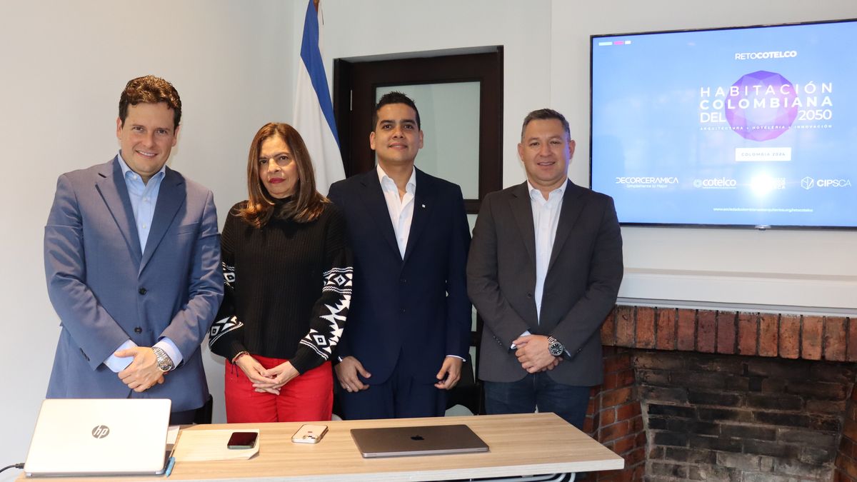 José Andrés Duarte, presidente ejecutivo de Cotelco; Silvia María Mendoza, presidenta nacional de la Sociedad Colombiana de Arquitectos (SCA); Henry Andrés Gualdrón, director CIPSCA (Centro de Innovación y Productividad de SCA); y Edwin Bernal, director ejecutivo de Cotelco. &nbsp;
