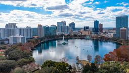Lake Eola, naturaleza pura en el corazón de Orlando.