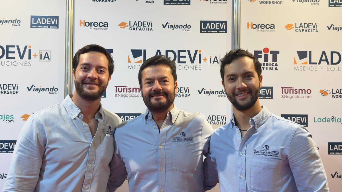 Alejandro Espinosa Flores, comercial de Turismo Mundial; Alejandro Espinosa Pérez, director general; y Diego Espinosa Flores, comercial. Alejandro Espinosa Flores, comercial de Turismo Mundial; Alejandro Espinosa Pérez, director general; y Diego Espinosa Flores, comercial.