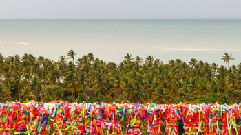 Arraial dAjuda es uno de los destinos más encantadores de Brasil. Te invitamos a recorrerlo.&nbsp;