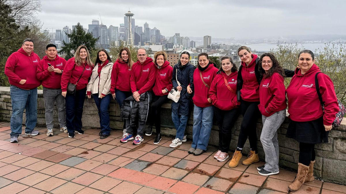En el fondo, la icónica Space Needle de Seattle. En el fondo, la icónica Space Needle de Seattle.