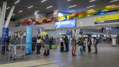 Aeropuerto de Santiago: Manuel Valencia, subgerente de comunicaciones y asuntos públicos, señaló que ha aumentado el número de reportes por agresiones de pasajeros contra el personal.