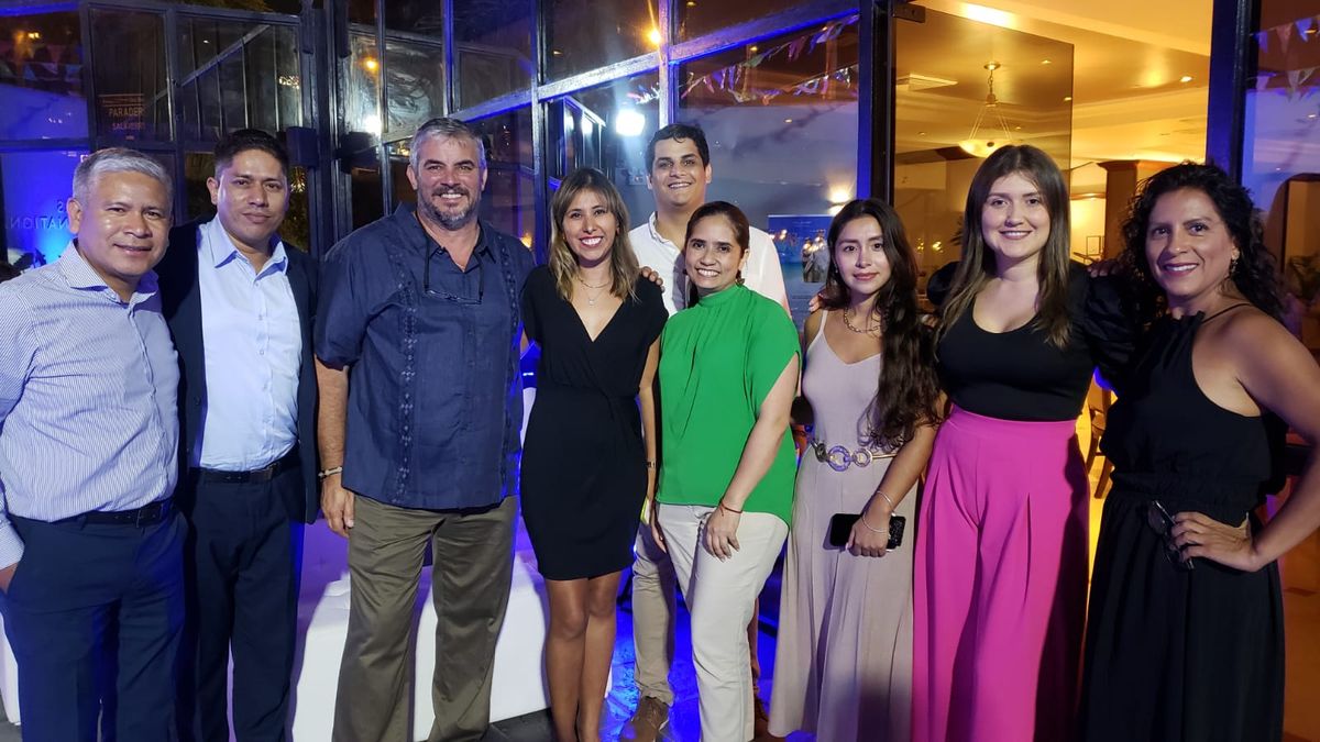 Paolo Chávez (Cic Travel), Luis Ignacio García (Discover), Mitzi Torres (Meliá), Ignacio García (Discover) y Carolina Londoño (Meliá) junto a las agencias invitadas.