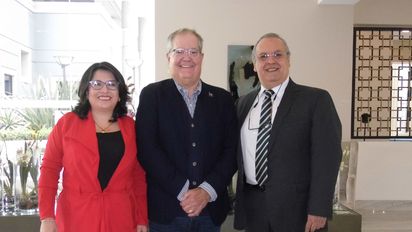 DT Minich, presidente y CEO de Experience Kissimmee Florida, junto a María Alexandra Ordóñez, gerenta de turismo y; Gustavo Vaca, gerente de desarrollo de negocios de Aviareps.&nbsp;