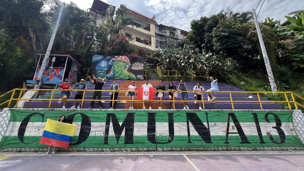 Agentes de viajes visitaron la Comuna 13 en Medellín.