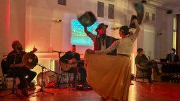 Folklore Experience es una de las pocas propuestas para turistas que incluye una actuación de folklore en plena ciudad de Buenos Aires.