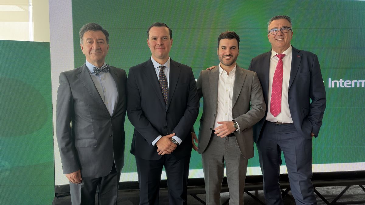 Intermundial, compañía presidida por su CEO, Manuel López (izq.), y Equisuiza presentaron alianza en Ecuador.&nbsp;