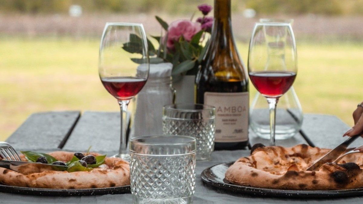 Bodega Gamboa también posee 6 hectáreas de viñedos propios a una hora en auto desde la Ciudad de Buenos Aires.