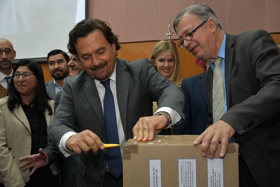 Gustavo Sáenz (gobernador de Salta) encabezó la apertura de sobres para la licitación del Centro de Convenciones de Cafayate, que tendrá capacidad para 600 personas.