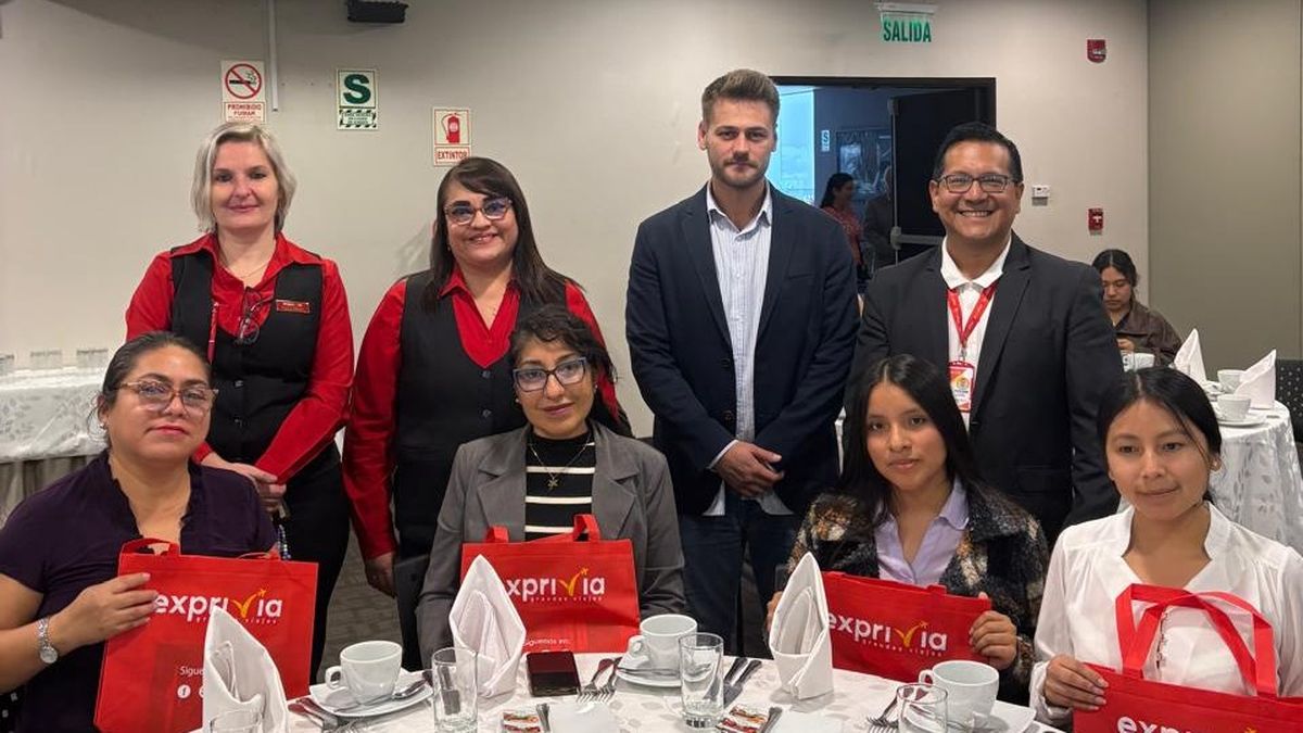 Bárbara Majkrzak, Jessica Chávez, Serkan Mustafi de Eurorutas y Zhurik Garay junto a agencias invitadas. Bárbara Majkrzak, Jessica Chávez, Serkan Mustafi de Eurorutas y Zhurik Garay junto a agencias invitadas.