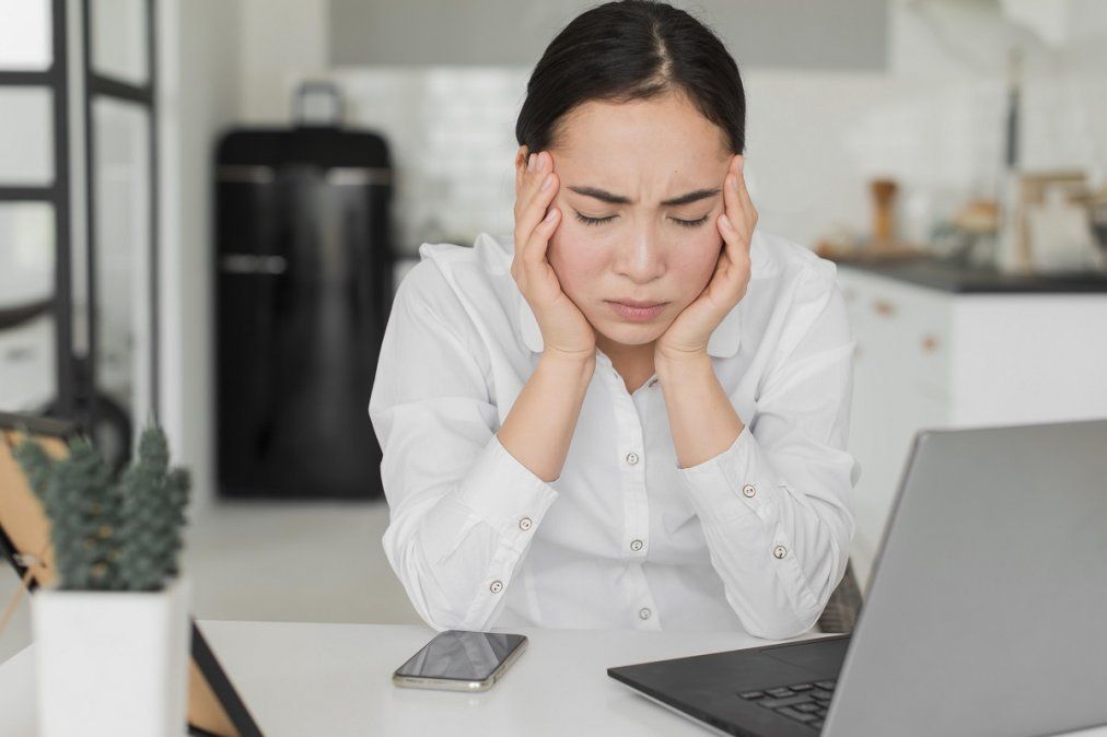 Muchos de los trabajadores que realizan home office muestran síntomas de estrés y agotamiento. 