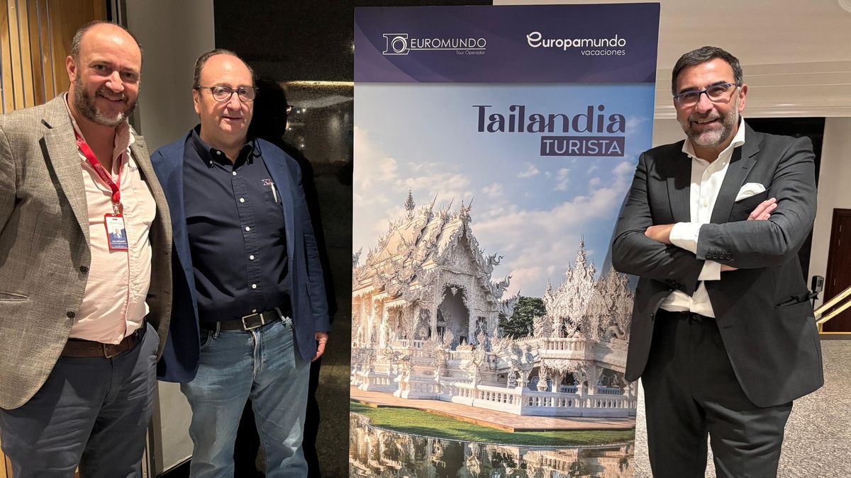 Juan José Román, director corporativo de Euromundo, junto a Francisco Román y Alejandro de la Osa.