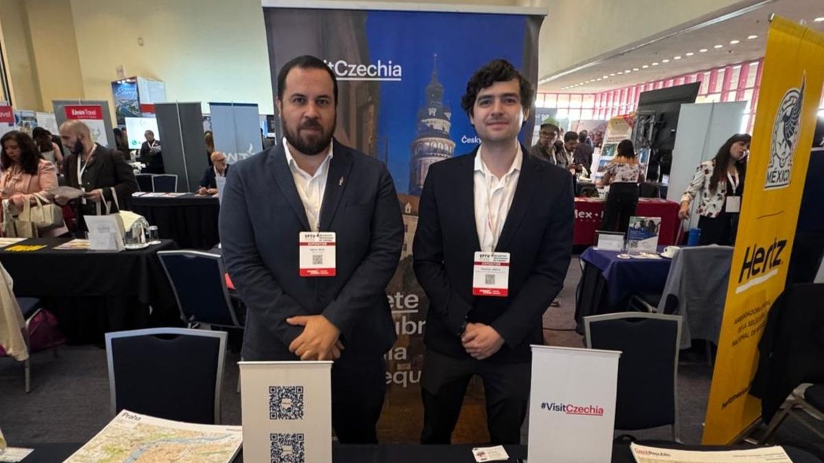 Oscar Isgleas y Alberto Camacho de la Oficina de Turismo de República Checa en EPTU 2026.